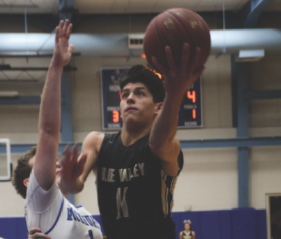 Boys Basketball Team Continues Winning Season