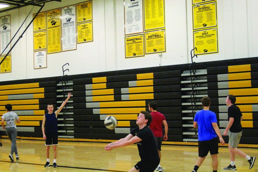 In the gym, senior Will Stubbs plays volleyball. “We’re pretty close. There were people that I didn’t know that I’ve gotten to know,” Stubbs said.