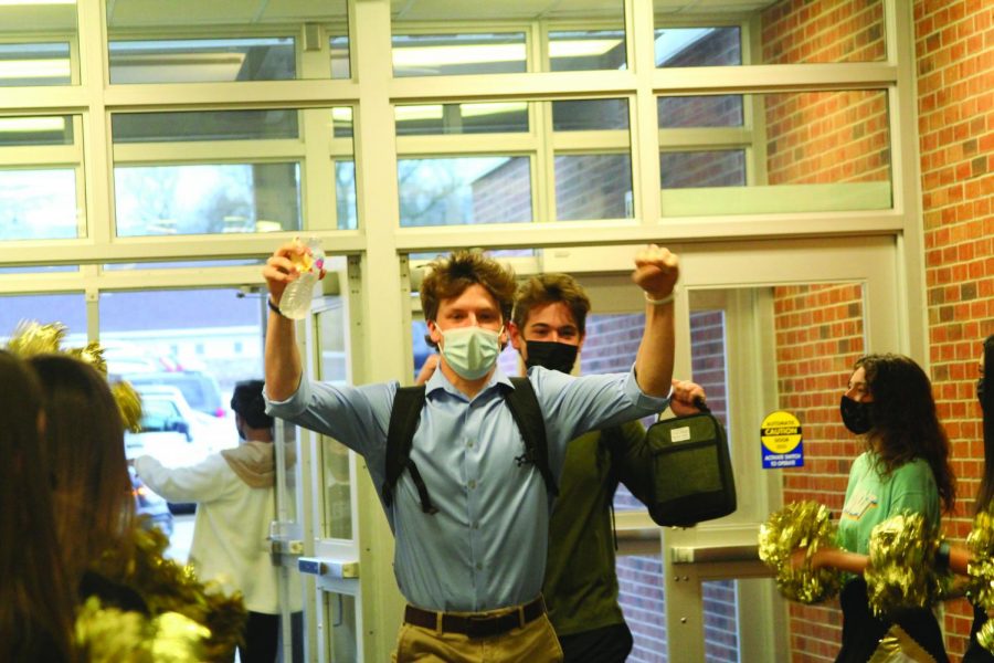 Arriving in style, senior Tate Gillen enters BV on return day — 
cheering. Although he admits the vast increase in students seemed strange at first, he believes it also brought back a greatly missed sense of normalcy. “The freshmen and everybody deserve a good welcome back, so I think [it] was nice,” Gillen said.